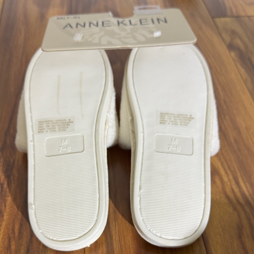 Anne Klein Winter White Fur Slippers with Pearl Accents M - Picture 10 of 13